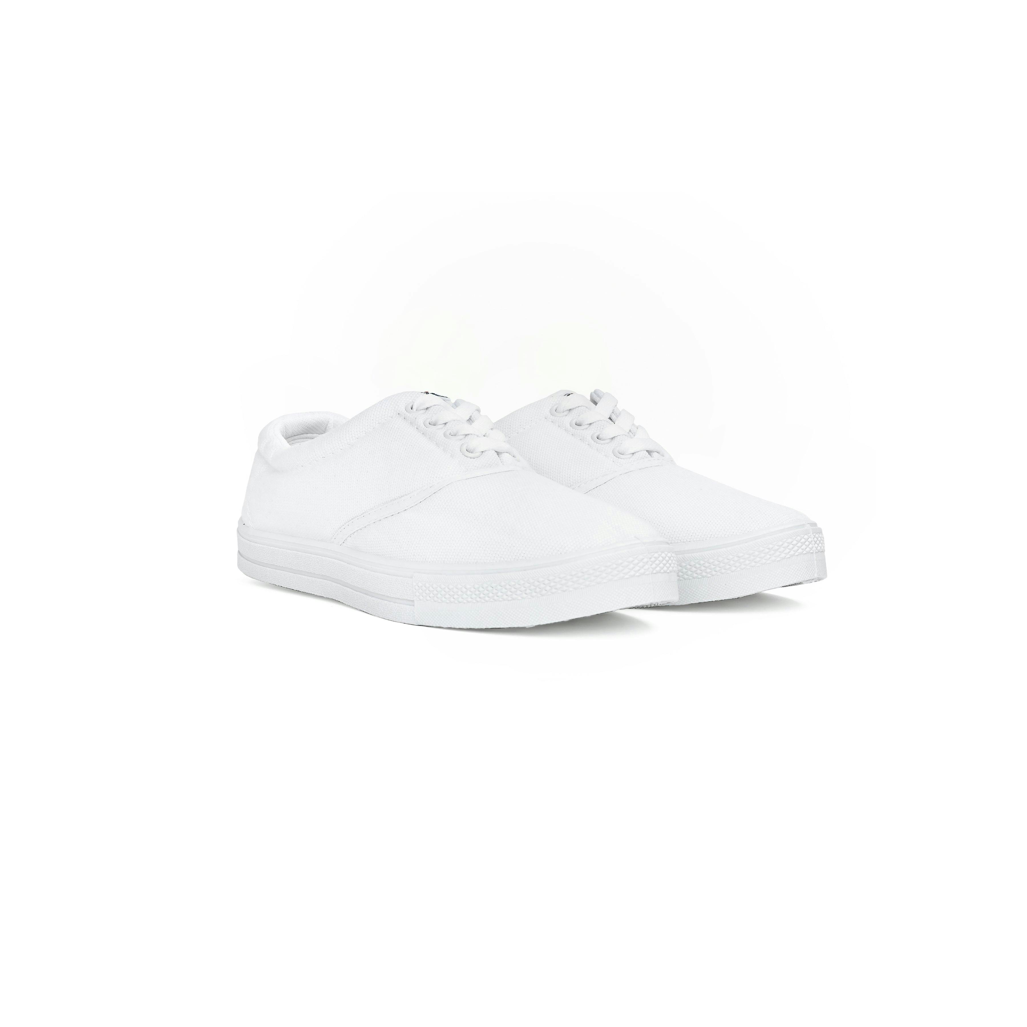 a pair of white sport shoes = 3 of 7